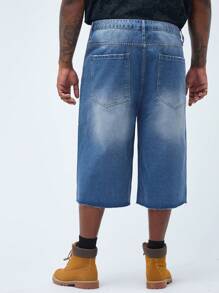 Manfinity EMRG Men's Plus Size Loose-Fit Denim Shorts With Pockets And Frayed Hem - Medium Wash - View 2