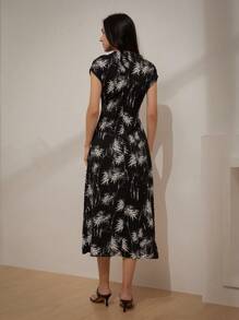 Aveloria Rosie 中国风竹叶印花优雅休闲夏装，配腰带，宽肩带设计和曲线下摆，黑色底色搭配白色花朵，无袖