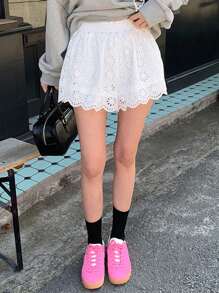 DAZY Quần short, váy ngắn thêu lỗ ren trơn - trắng - Xem 3
