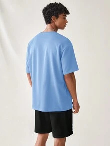 Manfinity VCAY 男士標語圖案下擺寬鬆T恤與短褲套裝 - 藍色 - 查看 2