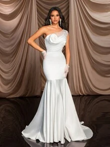 Glamrae Robe de mariée élégante à traîne de poisson en dentelle avec de magnifiques perles de fleurs et un design en dentelle 3D sur l'encolure - Blanc - Voir 7