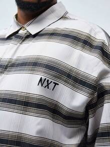 Manfinity VCAY 男士加大尺碼鬆身格紋織衫，具有英文字母圖案和下垂肩長袖，適用於秋冬季節 - 彩色 - 查看 4