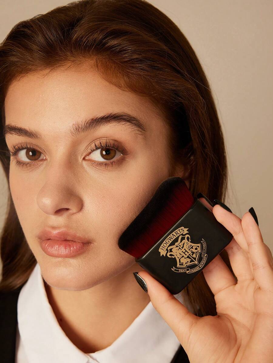 HARRY POTTER X SHEIN 1pc Badge And Letter Printed Flat Makeup Brush - Black - View 1