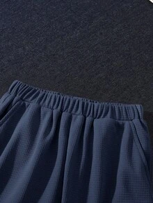 SHEIN 青少年男孩休閒度假風格字母3D壓花印花圓領短袖套頭T卹和針織短褲套裝 - 藏蓝色 - 查看 8