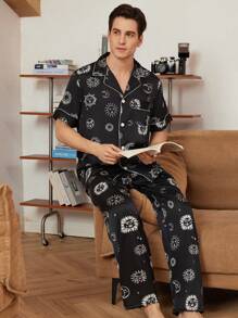 Conjunto de loungewear masculino com estampa de sol e lua, mangas curtas com contraste de cores e calção - Preto - Ver 4
