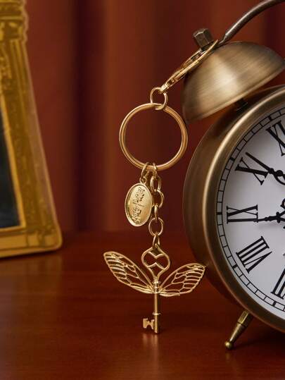 HARRY POTTER X SHEIN Llavero con colgante de llave con alas de aleación de zinc dorado, regalos, Día de San Valentín, vuelta al colegio