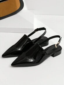 2025 Automne Nouveau Style Britannique Chaussures Plates à Bout Pointu à Talon Bas avec Design Unique et Style Élégant, Convient pour le Port Intérieur et Extérieur pour Femmes