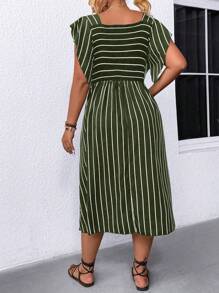 SHEIN LUNE 大尺碼女士條紋印花簡約日常連衣裙 - 軍綠色 - 查看 2
