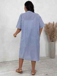 SHEIN VCAY Bộ áo sơ mi sọc dài và quần short kỳ nghỉ Plus Size - Xanh và trắng - Xem 2