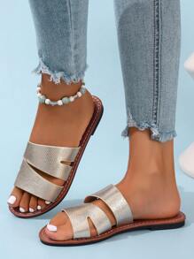 Nuevas sandalias de mujer de estilo primavera-verano H, de estilo casual, tipo romano deslizante, cómodas sandalias de tacón plano en colores clásicos negro, beige y marrón, con textura en relieve, recomendadas por bloggers de moda. Sandalias planas de punta redonda con tacón bajo, estilo Ins, simples, antiolores y antideslizantes para interiores y exteriores para mujeres, con textura de cocodrilo, decoradas con metal, versátiles y deslizantes para el verano. Día de San Valentín, atuendos de playa - Dorado - Ver 2