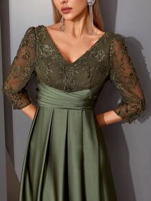 Mgiacyv V领刺绣蕾丝和缎面拼布手工褶皱长款伴娘礼服