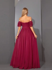 Váy phù dâu dài tay xếp ly lệch vai nhiều lớp bằng vải voan Mgiacy - Màu đỏ tím - Xem 2