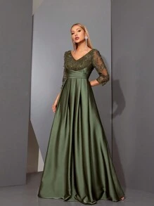 Mgiacyv V领刺绣蕾丝和缎面拼布手工褶皱长款伴娘礼服