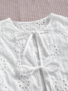 SHEIN Essnce Camisa de verano con botones bordados y vaciados con corbata de lazo - Blanco - Ver 10