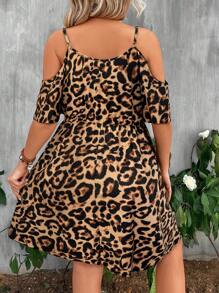 SHEIN Clasi 豹紋加大碼露肩背心連身裙，適用於假日和休閒