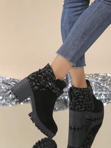 Women's Retro Black Short Boots With Side Zipper And Thick Platform Sole