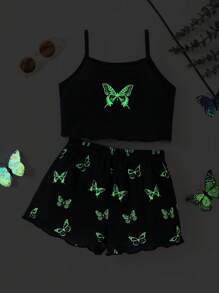 SHEIN Conjunto de pijama de verano fluorescente con patrón de mariposa para niñas jóvenes que incluye top de tanque y pantalón corto. Este juego casual de dos piezas es retardante de llama y perfecto para estar cómoda en casa.