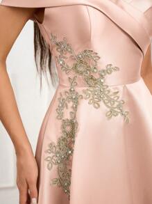 SHEIN Belle 优雅、奢华、华丽、迷人、简洁大方的女士经典闪亮缎面露肩翻领重磅刺绣串珠花卉装饰高腰 A 字形伞裙；适合母亲节、音乐节、返校季、毕业季、舞会、下午茶、约会之夜、聚会、鸡尾酒会、正式礼服舞会半正式婚礼宾客礼服、生日、返校节