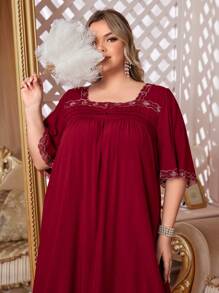 Robe de nuit ample à encolure carrée en patchwork de dentelle vintage de grande taille, robe de pyjama avec ajustement ample, robe longue - Rouge foncé - Voir 6