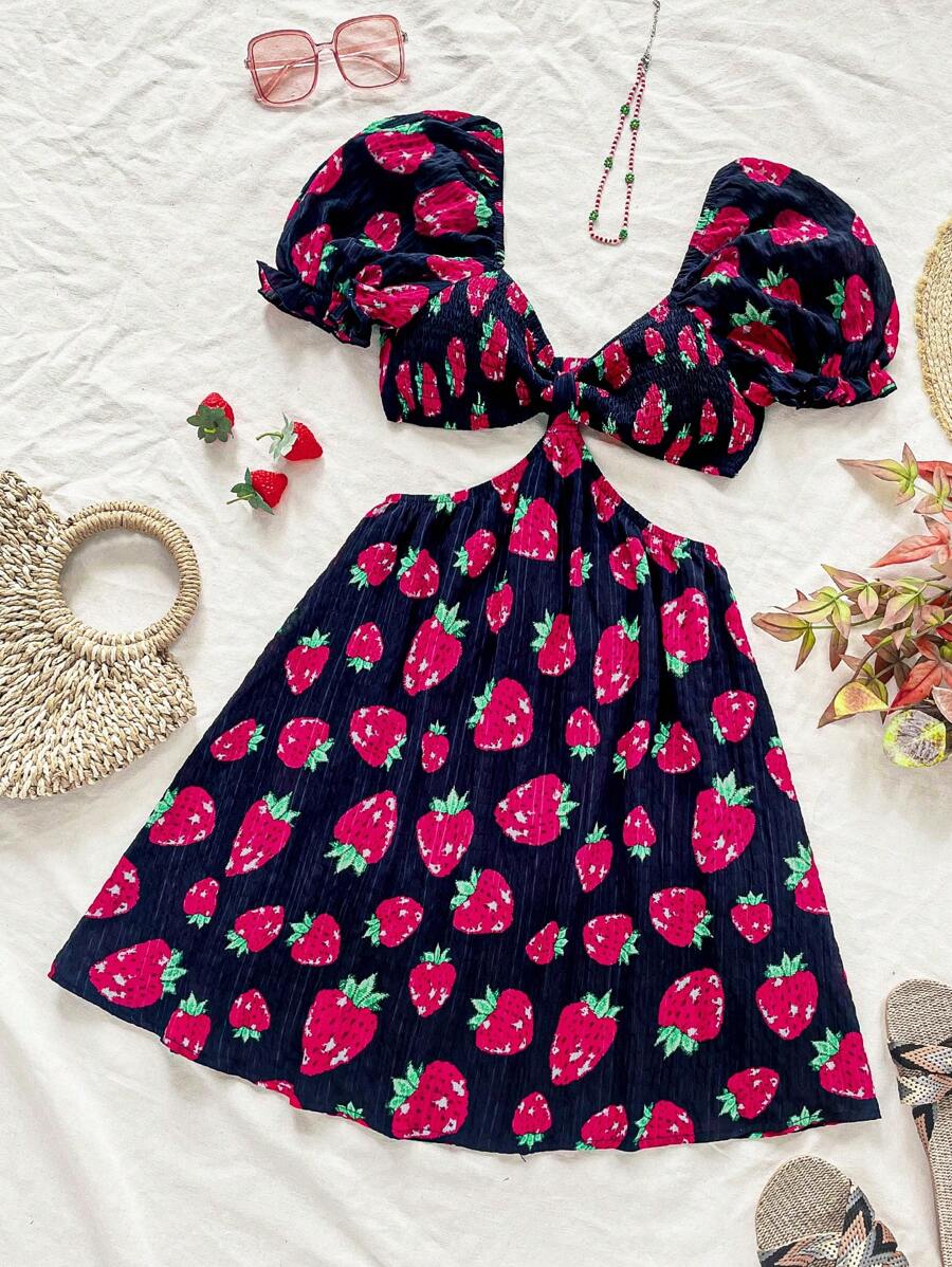 Soleia Vestido negro con estampado de fresas de verano para mujer, outfits para vacaciones, corte en la cintura con tejido con textura y mangas con detalles abullonados y recortes