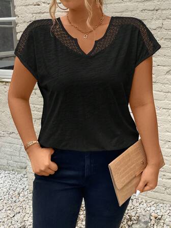 SHEIN Frenchy Sommer Kontrast Spitze Urlaub Große Größen Boho Kerbausschnitt T-Shirt mit Cut-Out Details