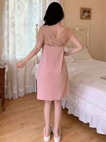 DAZY Vestido de dormir transparente com decote em V profundo com renda em patchwork e acolchoado integrado