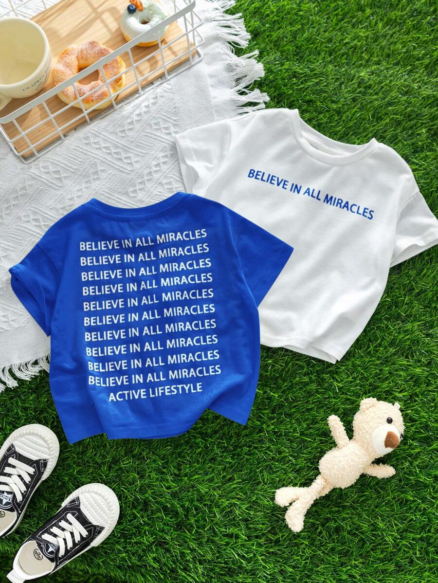 SHEIN 2 chiếc bé trai thể thao thông thường phong cách đường phố đi nghỉ mát in hình tiếng Anh áo thun ngắn tay cổ tròn thả dáng rộng rãi (1 xanh + 1 trắng), thích hợp mặc hàng ngày, đi học, du lịch, thể thao, Xuân/Hè - Màu xanh lam - Xem 1