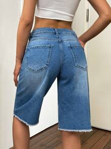 RueChic LOW WAIST Y2K STYLE MID LENGHT DENIM SHORT - Medium Wash - View 2