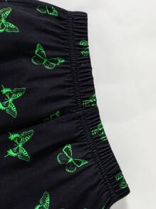 SHEIN Conjunto de pijama de verano fluorescente con patrón de mariposa para niñas jóvenes que incluye top de tanque y pantalón corto. Este juego casual de dos piezas es retardante de llama y perfecto para estar cómoda en casa.