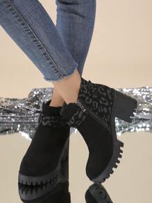 Women's Retro Black Short Boots With Side Zipper And Thick Platform Sole