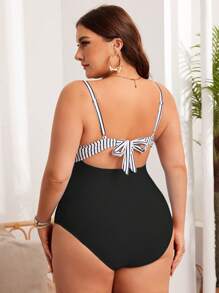 SHEIN Swim Curve Plus Size damski jednoczęściowy strój kąpielowy w paski, z wycięciem w talii, letni, stroje kąpielowe w dużych rozmiarach - Czarne - Zobacz 2