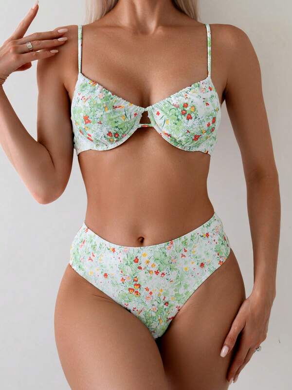 SHEIN Swim Conjunto de bikini floral sexy de playa para mujer, estampado aleatorio, conjunto de bikini de dos piezas