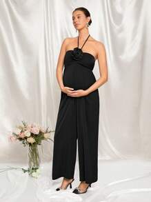 MaterniChic 孕婦派對純色連身跳躍式套裝，領口環繞3D花卉裝飾 - 黑色 - 查看 3