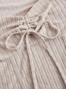 SHEIN MOD Talla grande Ajustable con cordón en la parte delantera con mangas acampanadas Quérele con ribete asimétrico en el dobladillo y bolsillo de copa reunido para la parte superior camiseta en color caqui