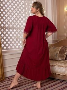 Robe de nuit ample à encolure carrée en patchwork de dentelle vintage de grande taille, robe de pyjama avec ajustement ample, robe longue - Rouge foncé - Voir 2