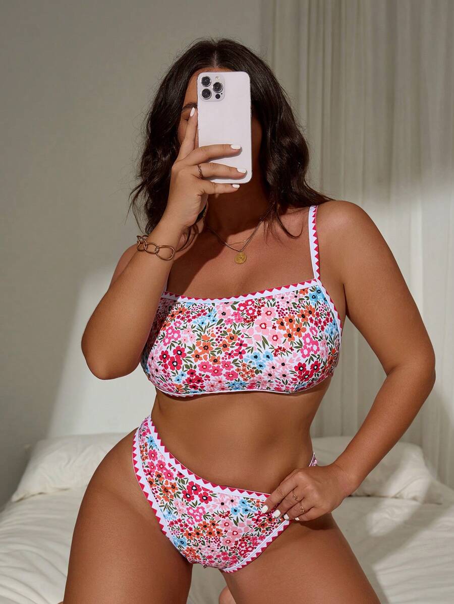 SHEIN Swim Curve مجموعة بكيني بنقشة زهور لأحجام كبيرة للصيف، بكيني بنقشة زهور 2 قطع، مجموعة عطلة صيفية قطعتين - متعدد الألوان - مشاهدة 1