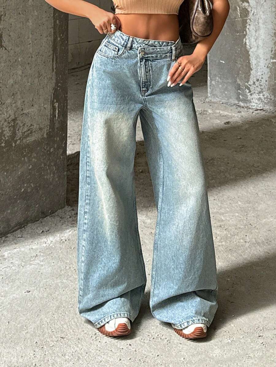 CasuGlow VINTAGE Casual WASH HIGH WAIST WIDE LEG CUT ASYMMETRIC BELT DETAIL Daytime Light Blue Summer - Medium Wash - View 1