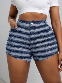 SHEIN SXY Shorts de moda de talla grande de mezclilla con dobladillo deshilachado