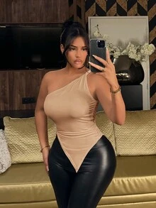 SHEIN SXY 捲繞單肩設計綁結坎肩上衣，非對稱下擺和無袖設計，夏季必備款 - 卡其色 - 查看 3