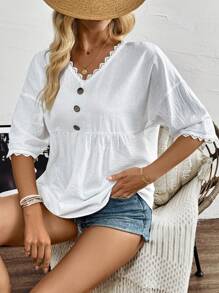 EMERY ROSE Blusa de manga curta solta com decote em V em renda contrastante para mulheres, ideal para o verão - Branco - Visão 6