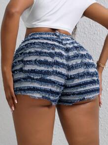 SHEIN SXY Shorts de moda de talla grande de mezclilla con dobladillo deshilachado