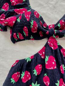 Soleia Vestido negro con estampado de fresas de verano para mujer, outfits para vacaciones, corte en la cintura con tejido con textura y mangas con detalles abullonados y recortes