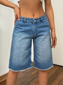 RueChic LOW WAIST Y2K STYLE MID LENGHT DENIM SHORT - Medium Wash - View 5