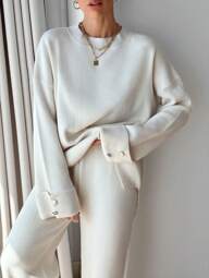 Conjunto de suéter y pantalón para mujeres con detalles de botones