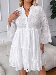 SHEIN CURVE+ Plus Solidna sukienka z długim rękawem i haftem z oczkami