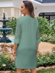 SHEIN Clasi 帶對比色蕾絲插片的 V 領長袍連衣裙，適用於度假