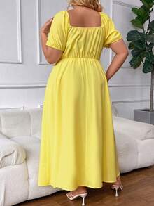 SHEIN CURVE+ Vestido de talla grande con cuello cuadrado, manga corta y abertura alta - Amarillo - Ver 2