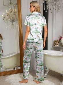 LuxeNights Pyjama-Set aus Satin-Kurzarmhemd mit Knöpfen und Tier- und PflanzenMuster und Lange Hose