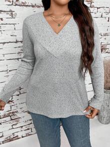 SHEIN LUNE Camiseta de manga larga con escote en V y recorte hueco, de unicolor, para mujer talla grande, para atuendo de viaje en otoño e invierno en el aeropuerto