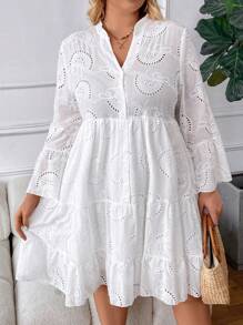 SHEIN CURVE+ Plus Solidna sukienka z długim rękawem i haftem z oczkami
